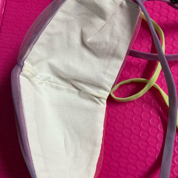 Lirika Matoshi face mask - Picture 3 of 3